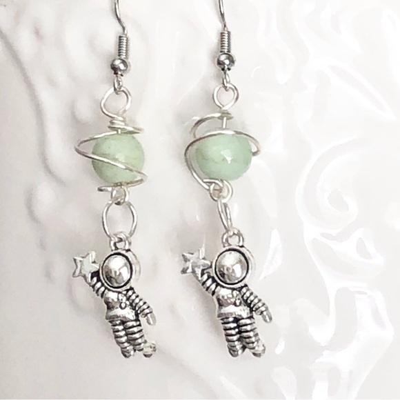 New Hand Wrapped Wire Silver Mint Green Planet Astronaut Star Space Earrings - Picture 7 of 14
